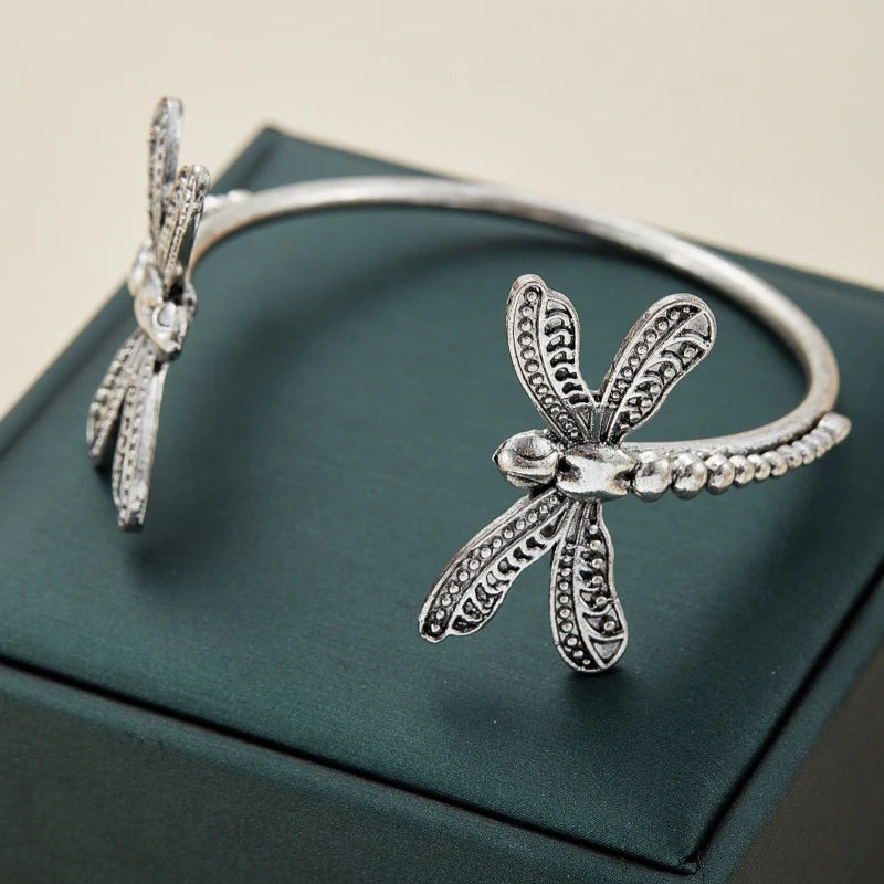 Retro Classic Creative Sword Shaped Bracelets for Men and Women Fashion Personality Exquisite Open Bracelets Party Jewelry Gifts