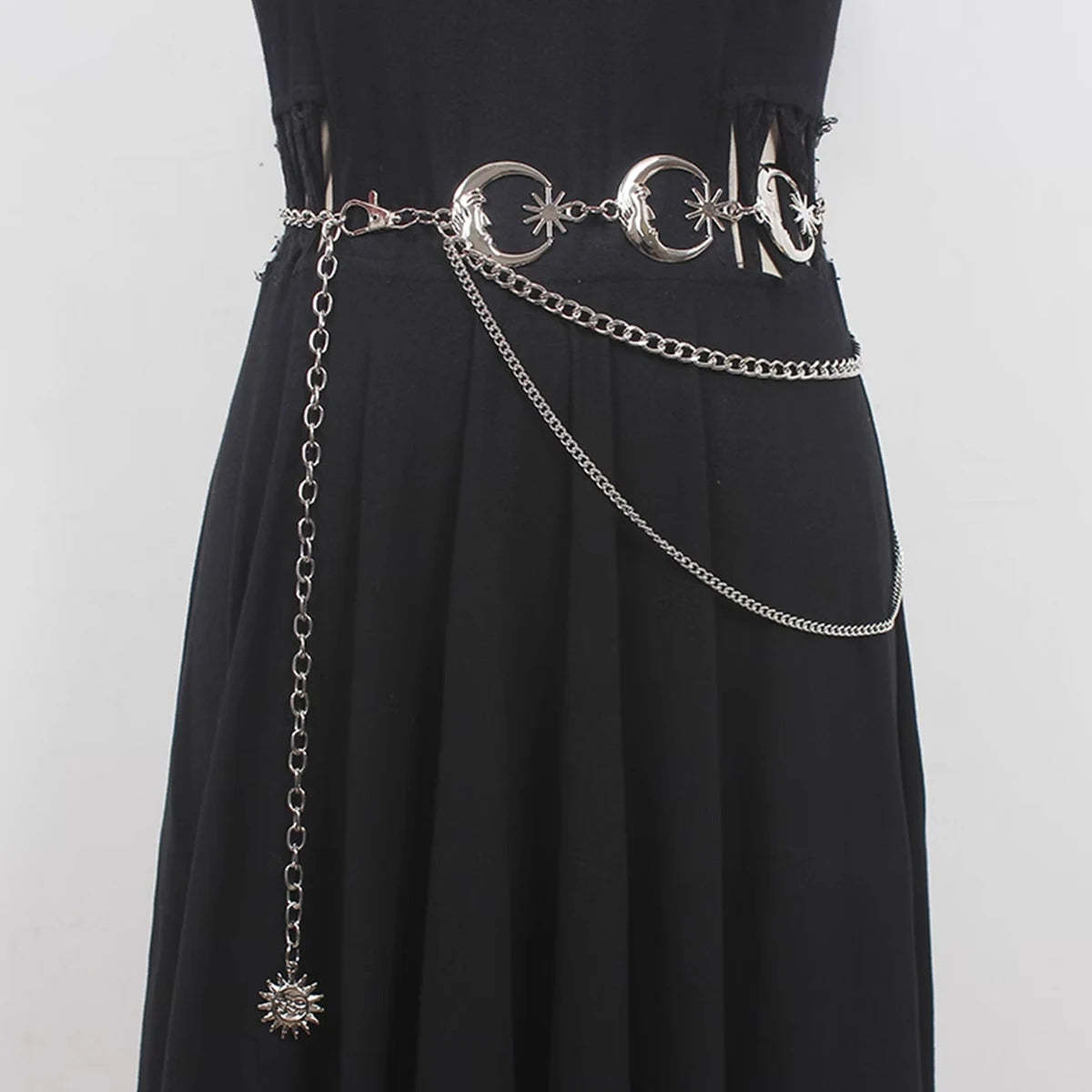 Fashion Vintage Gold Chain Belt Female Goth Moon Metal Designer Belts For Women High Quality Female Waist Tassle Goth Dress Cors