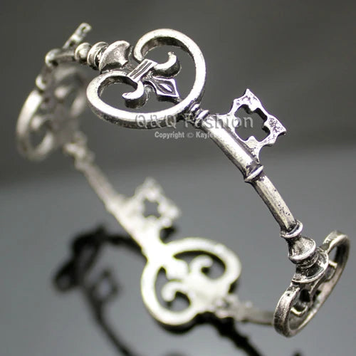 Vintage Victorian Skeleton Key Cross Bridal Bracelet Fashion Unisex Bangle Cuff Valentine Anime Halloween Jewelry Party Wedding