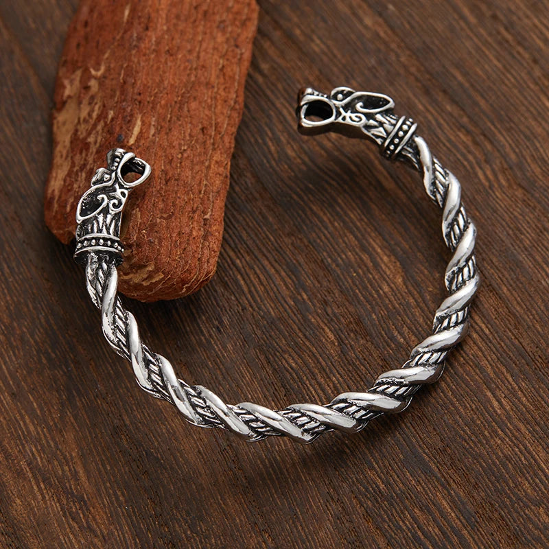 Retro Classic Creative Sword Shaped Bracelets for Men and Women Fashion Personality Exquisite Open Bracelets Party Jewelry Gifts